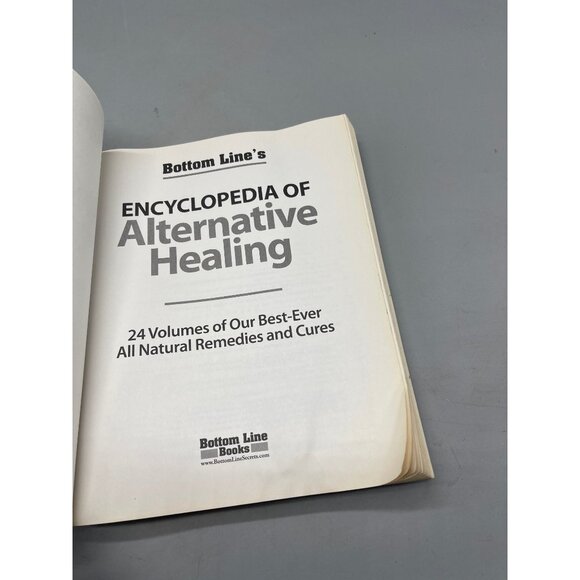 Encyclopedia of alternative healing bottom line paperback book 2010 English READ - Picture 5 of 7